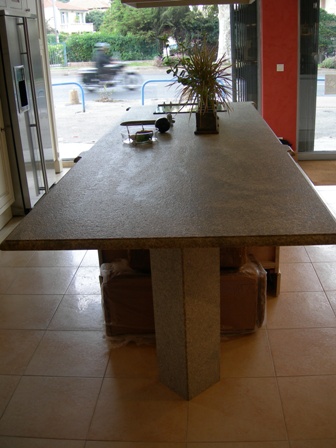 table en granit vert jade